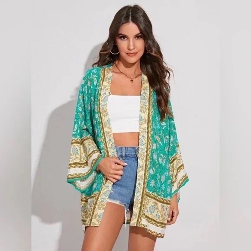 ❄️ Emery Rose | Open Front Graphic Print Kimono Green Boho Beach